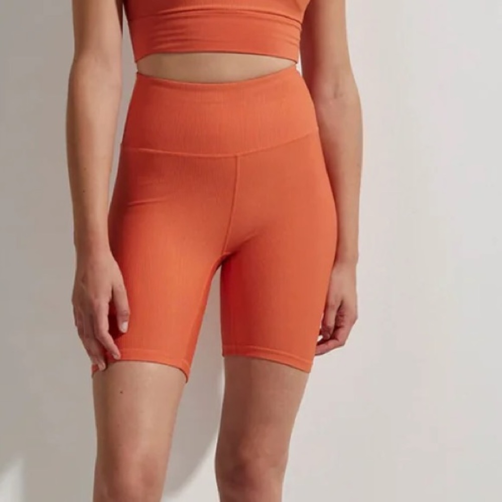 NWOT Varley
Let's Move Rib Short 7 Orange size Small
